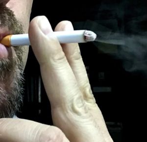 Realistic Looking Fake Cigarette Toy Stage Performance Prop Miniature Model Smoke Producing Prank Item for Adults Collectibles