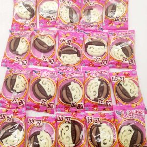 Nostalgic Doll Face Chocolate Smiley Face Milk Chocolate Black And White Dual Color Childrens Cartoon Containing Copra Fat