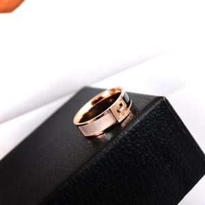 Rose Gold Shell Embedded Ring for Women Simple Stylish Titanium Steel Non-fading Index Finger Ring Fashion Jewelry Accessory