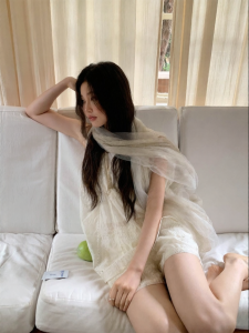 Mixd | Bộ Áo Knot Mỏng Dính và Quần Short