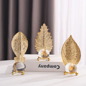 Dekorasi Meja Nordic: Aksesori Desain Interior Dengan Bola Kristal & Daun Emas