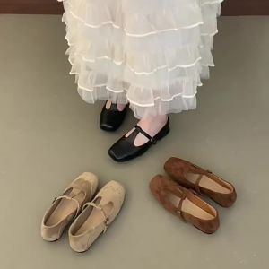 Flat Retro Velvet Mary Jane Shoe