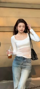 iBlue พร้อมส่ง🍈เสื้อยืดสีขาวแขนยาว ผู้หญิง คอเหลี่ยม แต่งสม็อคยางยืด ผ้าซีทรูช่วงเอวเข้ารูป เสื้อครอปผู้หญิง แอบเซ็กซี่