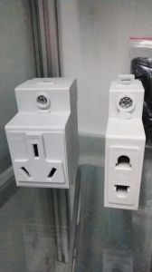 Ổ cắm 2 chấu và 3 chấu cài thanh ray gắn tủ điện HT 16A/230V