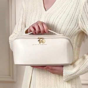 NQshop งานดีงานปัง กระเป๋าคุณผู้หญิง สีสวยดีเทลใบใหญ่จุเครื่องสำอางได้เยอะ มาพร้อมกับซิปปิดอย่างดี สั่งกันเลยย