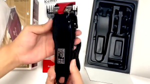 Kemei KM PG2600 Pencukur Rambut Elektrik Alat Cukur Elektrik Model Klasik Baterai Tahan Lama LCD Indikator Professional Rechargeable Electric Hair Clipper Cordless