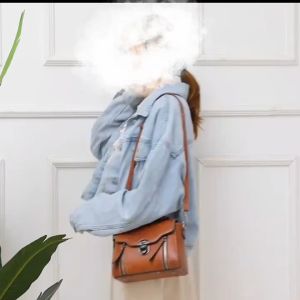 Tas Selempang Bahu Wanita dan Tas Jinjing Kunci Putar