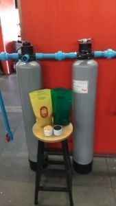 สารกรองน้ำ คาร์บอน+เรซิ่น บรรจุถุงละ1ลิตร (คาร์บอน1ลิตร1ถุงและเรซิ่น1ลิตร1ถุง)