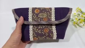 กระเป๋าผ้าทำมือ งานต่อผ้า ผ้าคอตตอนญี่ปุ่น โทนสีม่วงเข้ม ขนาด 12x23x6
