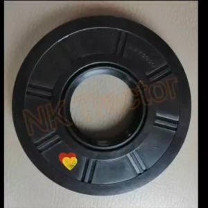 คูโบต้า M7040 / MU5501 / MU5702 ซีลเดือยหมู หน้า Kubota (มิตรสำหรับการสร้างความสะอาดในส่วนผู้ชาย)