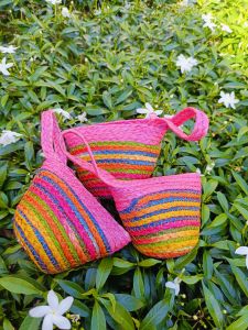 กระเป๋าสตางค์ 1 ใบ  ป่านศรนารายณ์