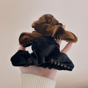 Black Velvet Autumn Winter Cloud Pleated Shark Clamp Womens New 2024 Fashionable Hair Clip Elegant Sensation Back of Head