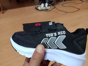 Sepatu Hitam untuk Anak: Pilihan Terbaik dari PAUD hingga SMA