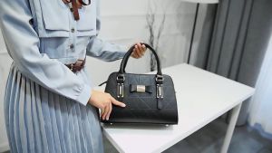 Women's Bags Fashion: Simple Crossbody Bag - A Versatile Women's Handbag