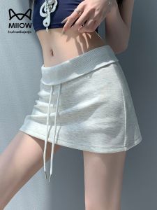 MiiOW | กระโปรงสั้นทรงเอเอวสูงสำหรับเล่นโยคะในช่วงฤดูร้อน สีเทา ทรงเอ กระโปรงสั้นผ้าโพลีเอสเตอร์ ทรงเอ กระโปรงสั้นสีพื้น