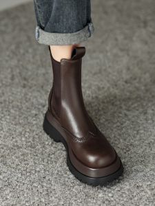 VeiWind French Vintage Chelsea Short Boots Womens Thick Bottom Black Leather Carved Autumn Winter Fashion Commute Rain Shoes