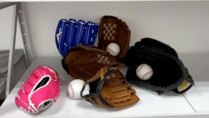 ถุงมือเบสบอล ผู้ขว้างลูกสนามในของเบสบอล สําหรับผู้เริ่มต้นเล่น 10.5 นิ้ว 12 นิ้ว