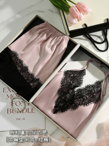 เซ็กซี่น้ําแข็งผ้าไหมลูกไม้ชุดนอนสําหรับสตรีฤดูร้อน 2024 พร้อมแผ่นหน้าอกกางเกงขาสั้น 2 ชิ้นชุดกล่องของขวัญสําหรับเยาวชน