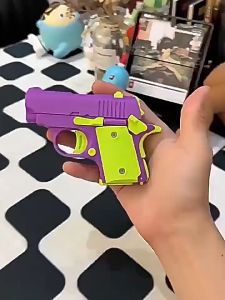 Mumystation 3D Mini Garrot Gun Toy Fluorescent Decompression Mini Gift Gravity Carrot Gun ABS Material Pistol Toy