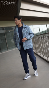 Áo khoác gió nam Dugarco thiết kế 2 lớp giữ ấm cản gió kháng nước họa tiết độc đáo 243JM22075