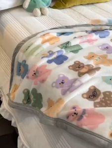 Chăn Tuyết Nhung Cho Bé DISNEY Mềm Mịn Dày Dặn Hoạ Tiết Đáng Yêu