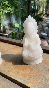 Tượng Phật Quan Âm bằng đá thạch anh trắng đặt xe ô tô bàn thờ tặng kèm quả cầu thạch anh nhỏ