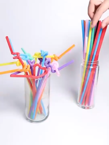 หลอดดูดน้ำแฟนซี ยาวพิเศษ - พลาสติก งอดัดเป็นรูปต่างๆ เพื่อการดน้ำ หรือการท่องเที่ยว