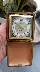 Đồng hồ để bàn nam Citizen lên cót có báo thức hàng Si