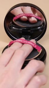 Bedak Padat Moko-Moko Tahan Lama Glowing - Moko Moko BB Cushion
