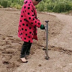 เครื่องหยอดเมล็ดอัตโนมัติ รุ่นมือบีบ (1อัน) เครื่องปลูกเมล็ดพันธุ์ เครื่องหยอดเมล็ดพันธุ์ กลม น้ำหนักเบา ทนทาน ใช้ง่าย แจ๊ปปลูกเมล็ด หยอดเมล็ดข้าวโพด ปลูกเมล็ดข้าวโพด เครื่องปลูก