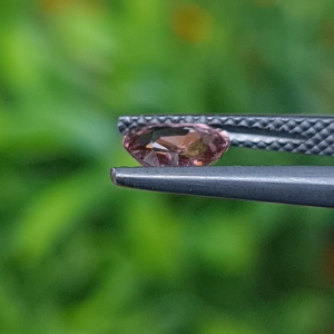 พลอย พัดพารัดชา Padparadscha Sapphire 1.04 กะรัต (Cts.) ดิบ (Unheated) พลอยแท้ อัญมณีมงคลประจําวันเกิด เครื่องประดับพลอย