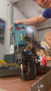 Máy Đột Lỗ Thủy Lực Cầm Tay Chạy Điện MHP Đột Sắt Dày 6mm-Kèm Theo 5 Bộ Lỗ Đột