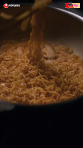 ใหม่! TOOMBA Nongshim Shin ramyun stir fry Toomba (นงชิม ชินรามยอน ทูมบ้า)