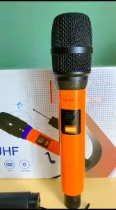 Advance Mic106 Microphone Profesional Mic Wireless Bisa di Charger - Advance Mic Wireless UHF (Wireless) Bisa Dicharger Profesional Microphone digital Batrei dapat di Charger (sudah termasuk kabel data) 106 ~TFA