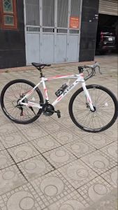 Xe đạp thể thao xe tay cong XBS khung nhôm vành 700c tay đề gạt shimano 21 tốc độ