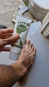 Feet Up Comfort Overnight Moisturising Foot Cream (Krim kaki solusi kaki kering kasar dan pecah2)