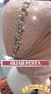 Hijab Pesta Segi Empat Instan Terbaru Mudah Dibentuk Bahan Gliter Kilat Import Premium Bukan Bahan Biasa Jilbab Kondangan Terlaris Motif Bando Mutiara Kombinasi Swarovski Mewah Kerudung Sergaman Besan Acara Nikahan Wanita Muslim Grosir Jakarta Bandung BSB