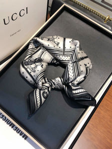 ผ้าพันคอไหมขนาดเล็กสีเทาอ่อนสำหรับผู้หญิง ผ้าไหมมัลเบอร์รี่บาง แฟชั่นฤดูใบไม้ร่วง/ฤดูหนาว ผ้าพันคอเล็ก ผ้าพันคอไหม ผ้าไหม ผ้าฝ้าย