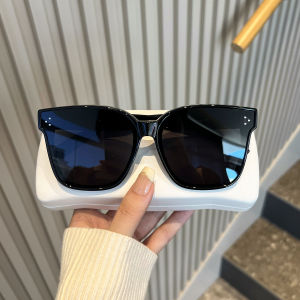 Set of Glasses Myopia Sunglasses Womens Fashionable Clip Polarized UV Protection for Driving Sunglasses Large Frame Can Cover Glasses