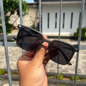 Kacamata Gaya Fashion Sunglasses Untuk Pria dan Wanita