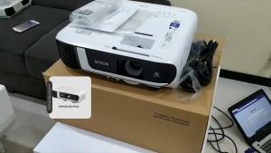 Proyektor Epson EB-FH52