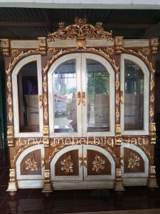 lemari pajangan hias jati