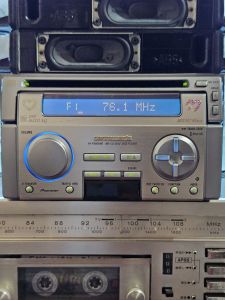 máy Radio Amply Carrozella FH-P9900MD. tính năng CD.md.aux. giành cho mọi loại xe ô tô