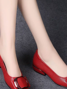 รองเท้าส้นแบนหนังนิ่ม ฤดูใบไม้ผลิและฤดูร้อน รองเท้าส้นแบนแบบสวมหัวกลมสำหรับผู้หญิง สีแดง รองเท้าหนังนิ่ม รองเท้าแฟชั่นแบบบาง