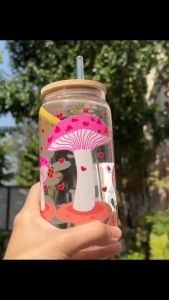 แก้วน้ำพร้อมฝาปิดไม้ไผ่และหลอดแก้วขนาดความจุ 550ml.ลายความรัก ใส่ได้ทั้งเครื่องดื่มร้อนและเครื่องดื่มเย็นแก้วมีความแข็งแรงฝาลายไม้ไผ่เหลอดใสสะอาด สไตล์นอดิกมินิมอลทำความสะอาดง่ายปลอดภัยจากสารเคมี รักษ์สิ่งแวดล้อมเหมาะสำหรับเครื่องดื่มค๊อกทอล