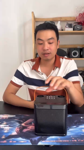 Mẫu mới- Loa karaoke xách tay WJ-A827 bass mạnh tặng kèm 2 micro thay đổi giọng nói jack 3.5 nghe lớn hát hay Củ Loa Nghe Nhạc