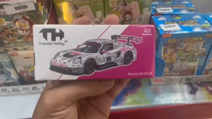 Mô Hình Xe Diecast 1/64 Porsche 911 GT3 R #85 Iron Dames (24h Le Mans) - Chính Hãng