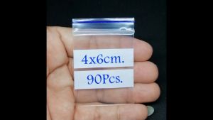 ถุงใสอย่างดี 4x6 ซม. 1 เซตมี 90 ใบ ถุงใสแถบน้ําเงิน เขียนหน้าถุงได้ มีซิปล็อค เหมาะสําหรับเก็บของมีค่า ใส่ของต่างๆ