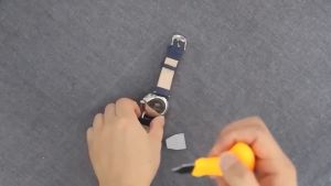 Dụng Cụ Cạy Mở Nắp Đáy Thay Pin Đồng Hồ Đeo Tay Loại Tốt Màu Ngẫu Nhiên