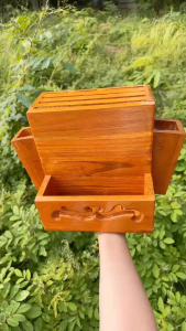 ที่เสียบมีด มี2ไซส์ ขนาดกระทัดรัดงานไม้สักแท้ อายุการใช้งานยาวนานมีที่เสียบ 4ช่อง ด้านข้างใส่ช้อนตะเกียบได้ เป็นงานไม้สักแท้อายุการใช้งานยาวนานแข็งแรงทนทาน โดนน้ำได้ไม่ผุไม่บวมไม่พอง ราคากันเองไม่แพง